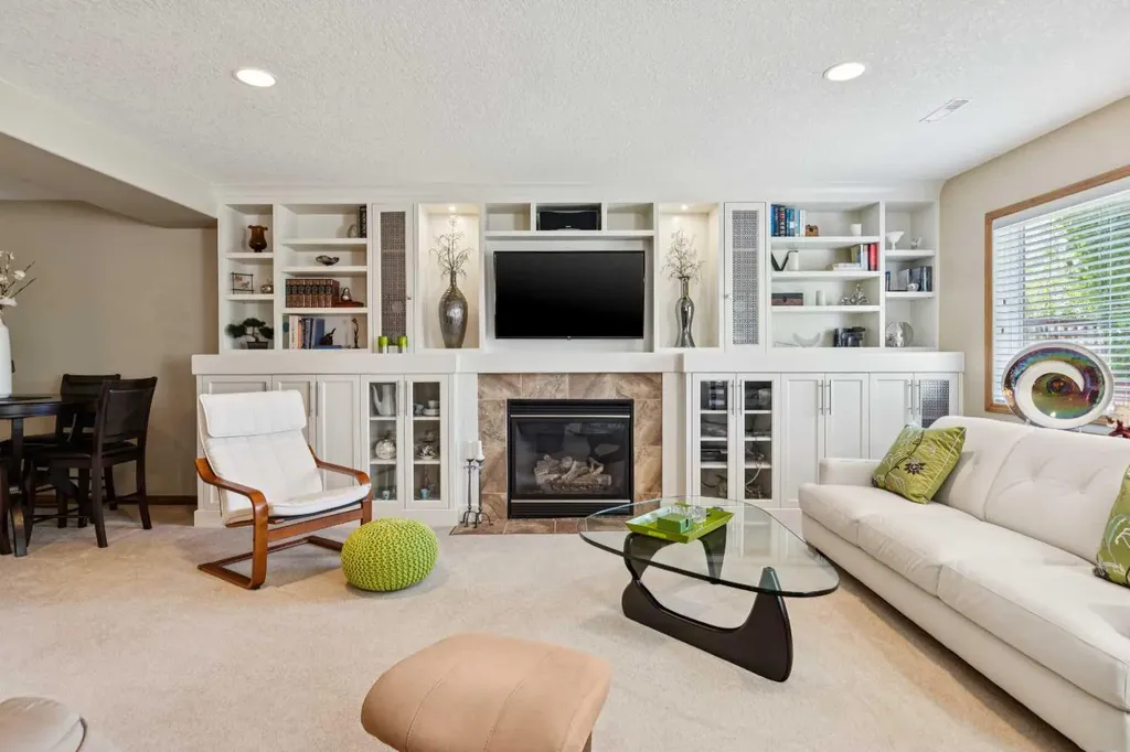 511 Rocky Ridge Drive NW Calgary AB T3G 5C3