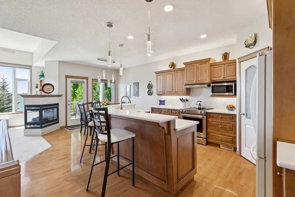 511 Rocky Ridge Drive NW Calgary AB T3G 5C3
