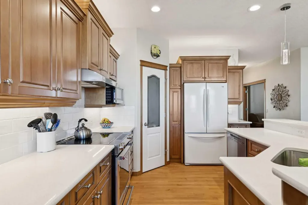 511 Rocky Ridge Drive NW Calgary AB T3G 5C3