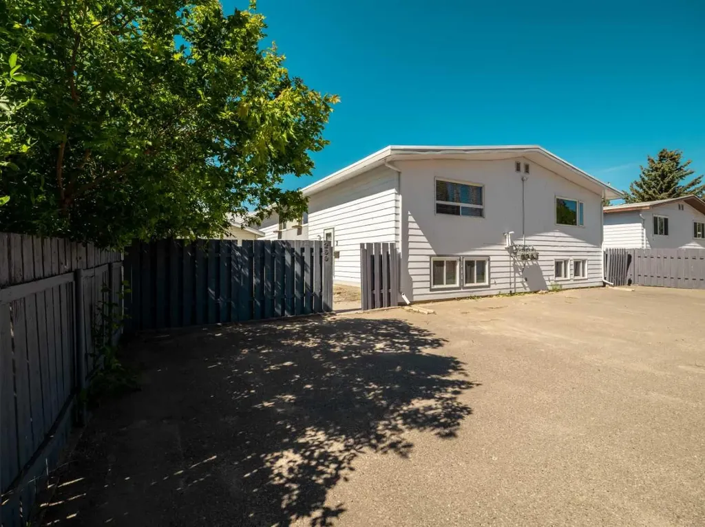 269 Laval Boulevard W Lethbridge AB T1K 4E2