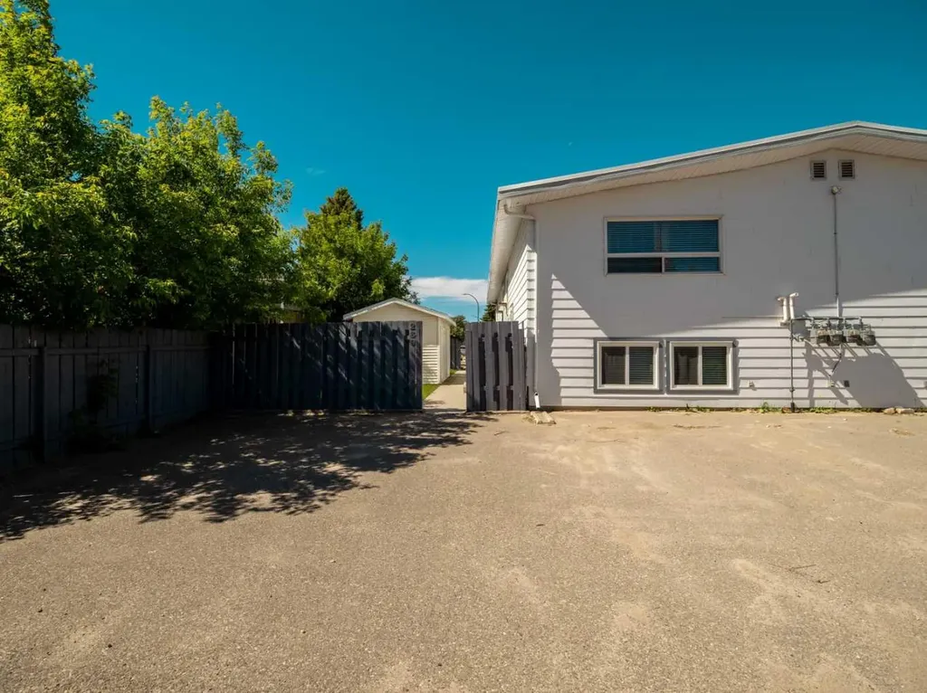 269 Laval Boulevard W Lethbridge AB T1K 4E2