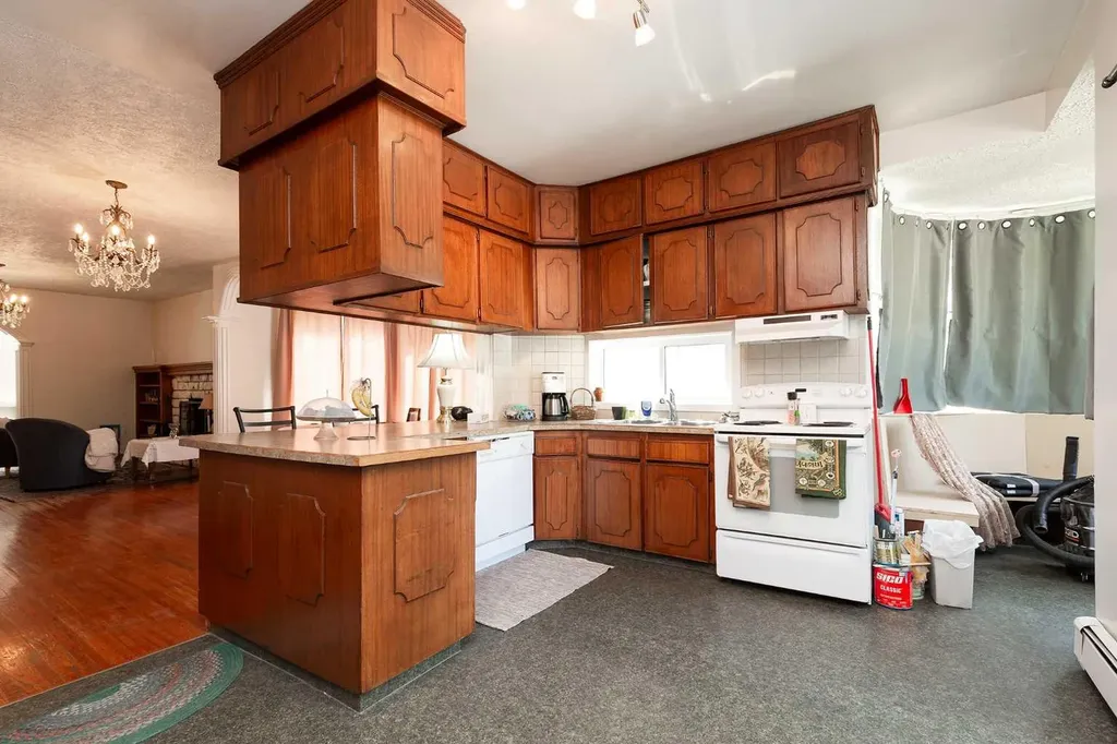622 10 Street S Lethbridge AB T1J 2M8