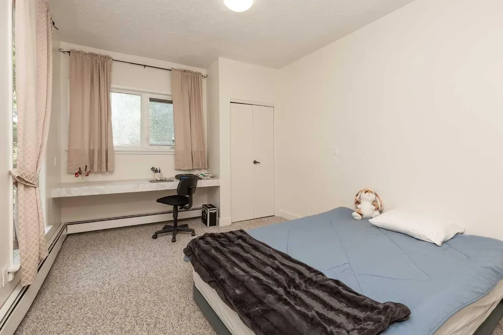 622 10 Street S Lethbridge AB T1J 2M8