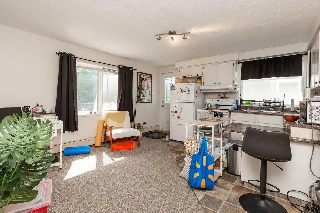 622 10 Street S Lethbridge AB T1J 2M8