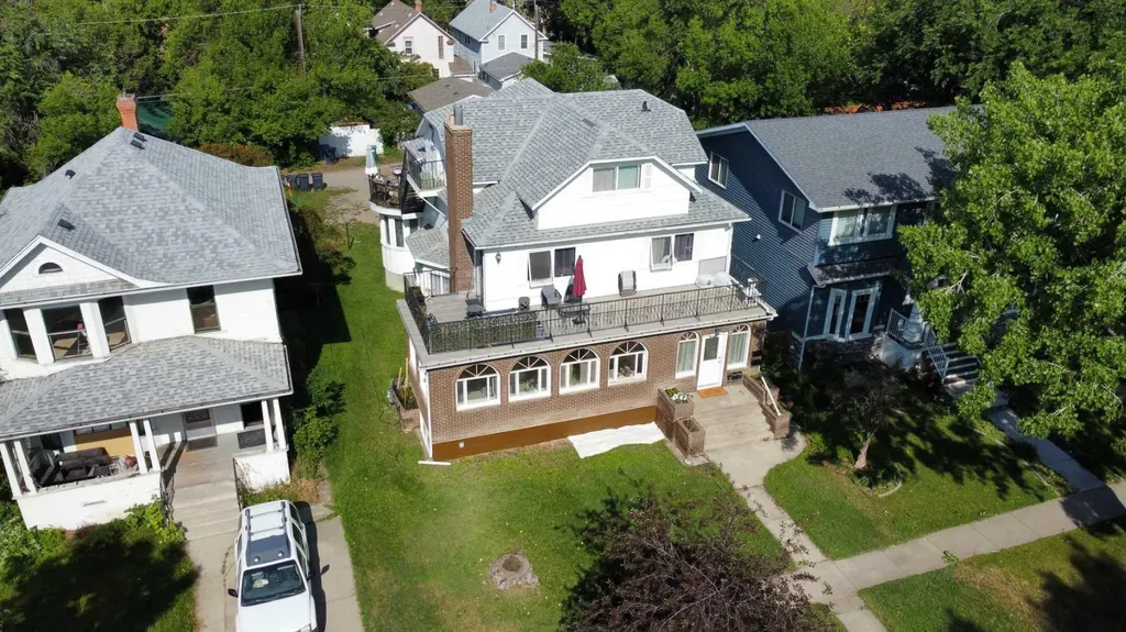 622 10 Street S Lethbridge AB T1J 2M8