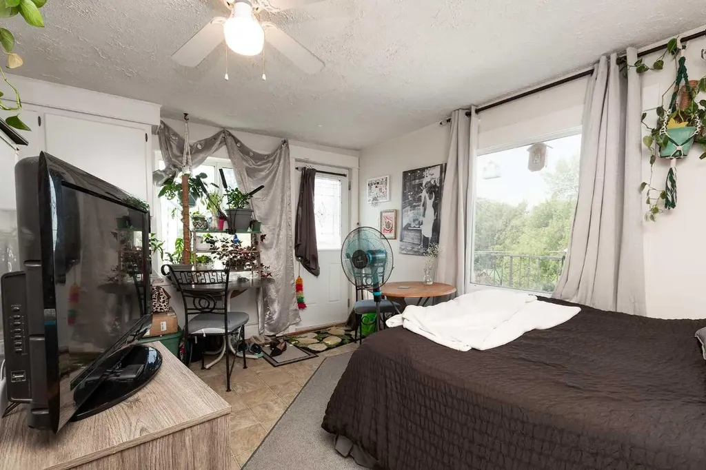 622 10 Street S Lethbridge AB T1J 2M8