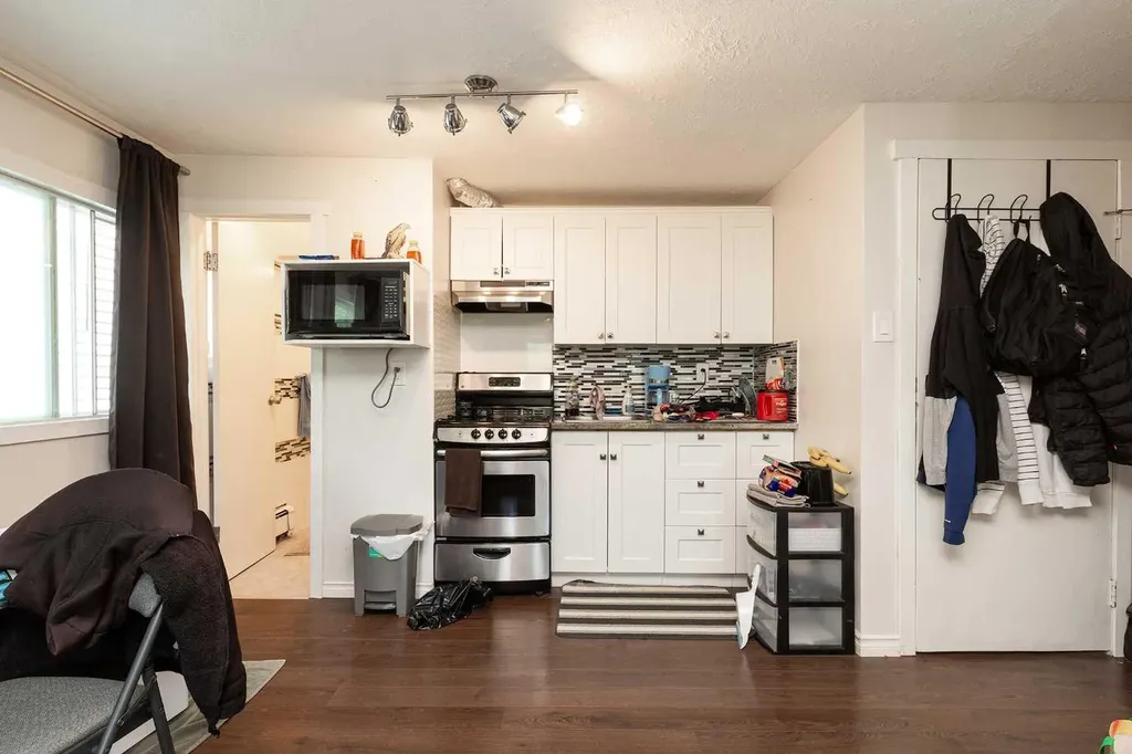 622 10 Street S Lethbridge AB T1J 2M8