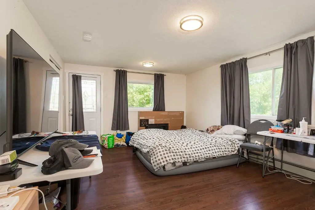 622 10 Street S Lethbridge AB T1J 2M8