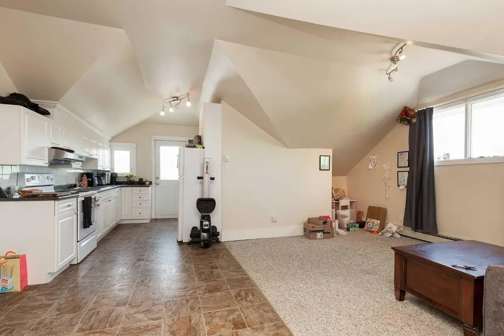 622 10 Street S Lethbridge AB T1J 2M8