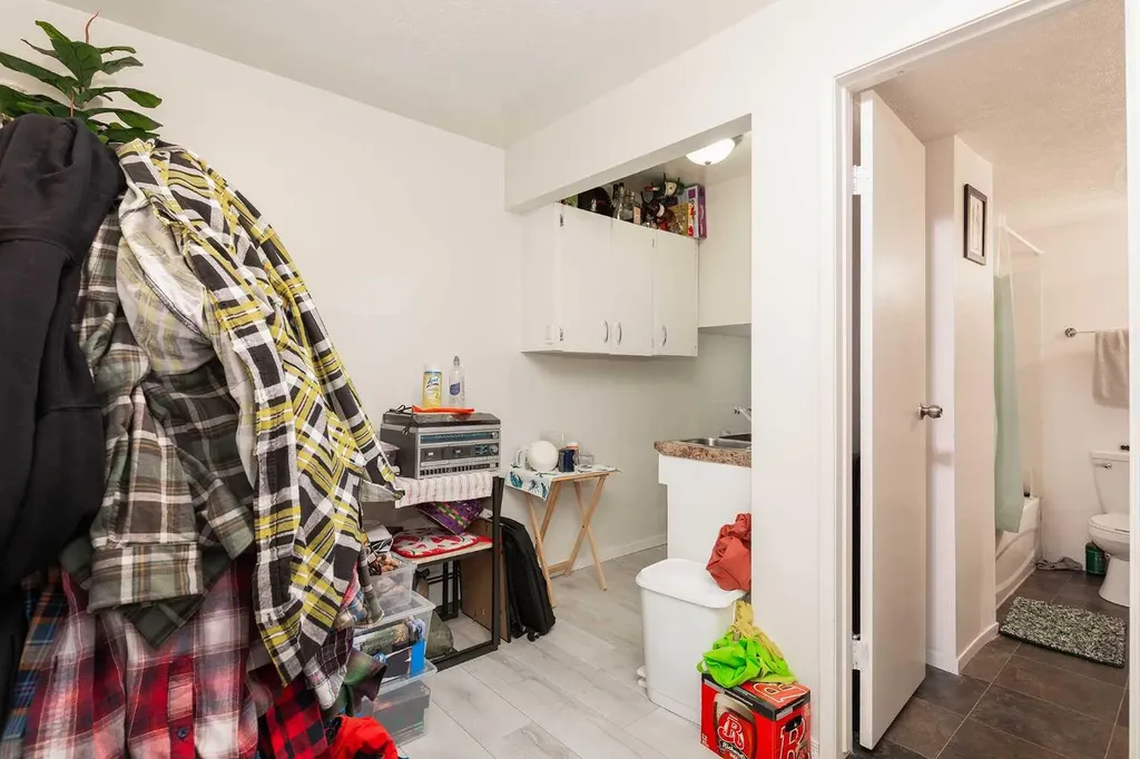 622 10 Street S Lethbridge AB T1J 2M8