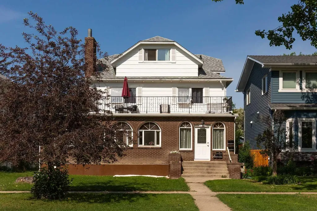 622 10 Street S Lethbridge AB T1J 2M8