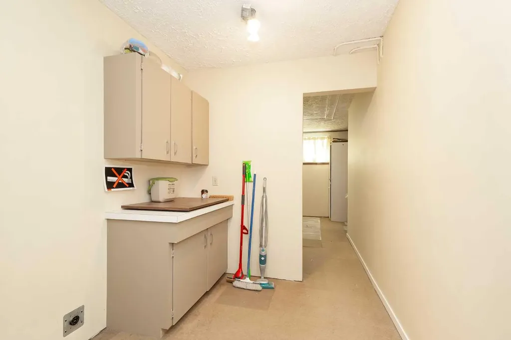 622 10 Street S Lethbridge AB T1J 2M8