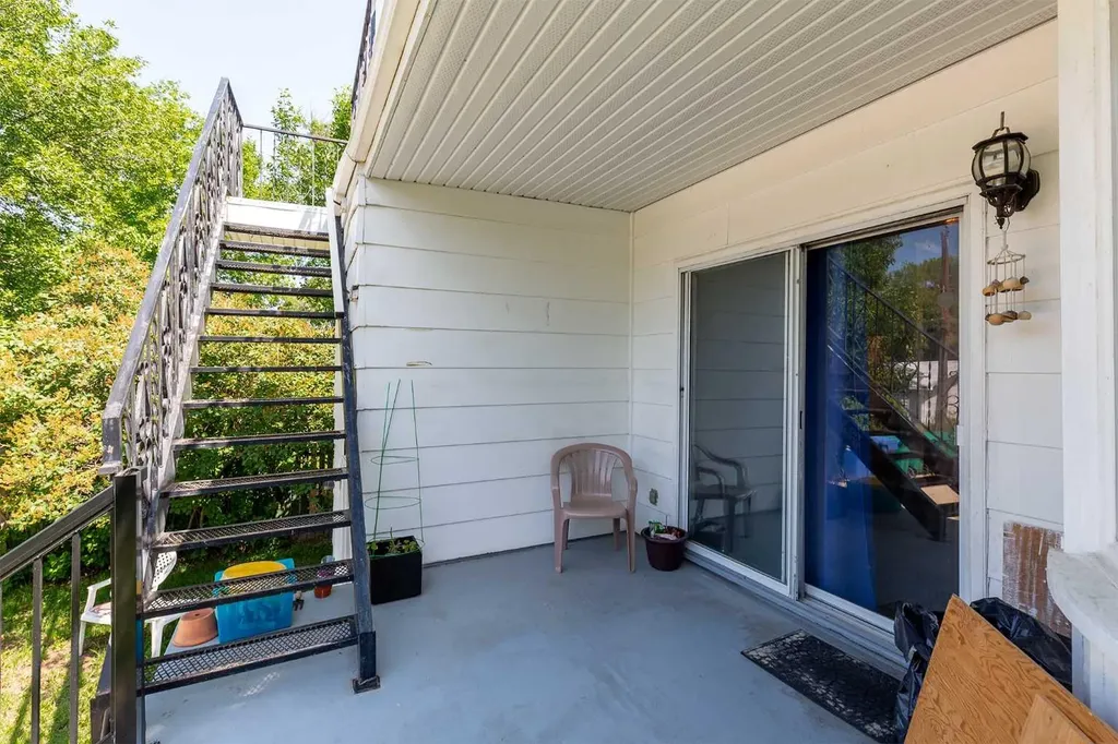 622 10 Street S Lethbridge AB T1J 2M8
