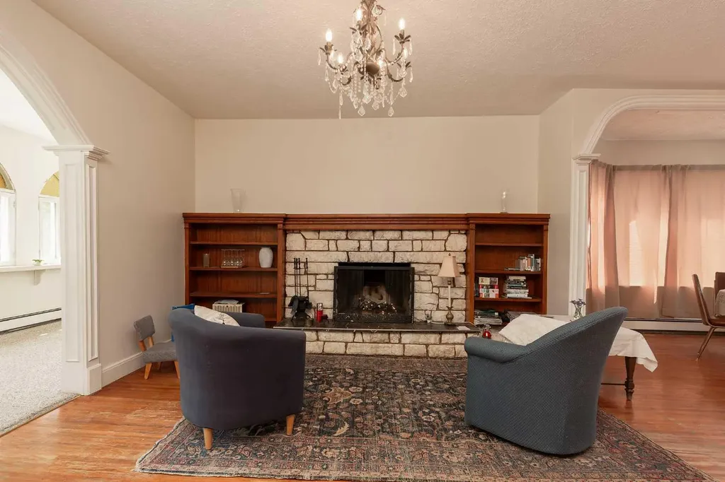 622 10 Street S Lethbridge AB T1J 2M8