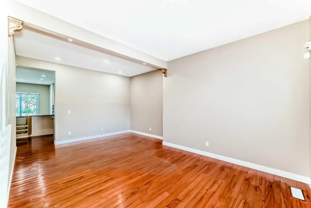 10 Hidden Creek Heights NW Calgary AB T3A 6K8