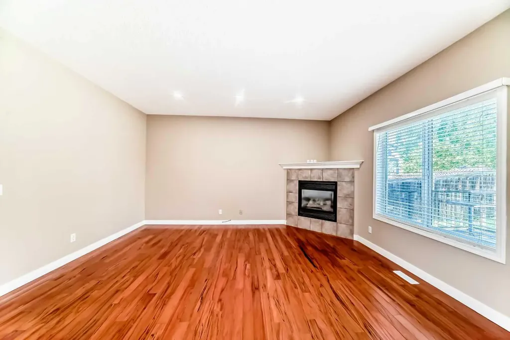 10 Hidden Creek Heights NW Calgary AB T3A 6K8