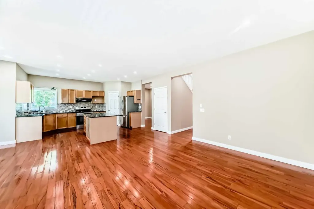 10 Hidden Creek Heights NW Calgary AB T3A 6K8