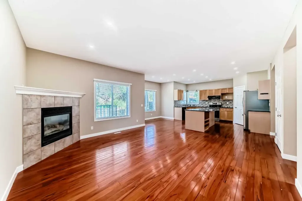 10 Hidden Creek Heights NW Calgary AB T3A 6K8