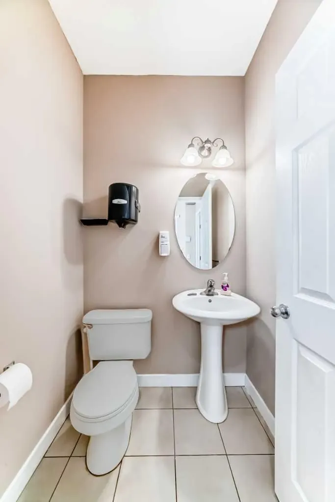 10 Hidden Creek Heights NW Calgary AB T3A 6K8