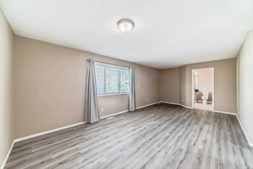 10 Hidden Creek Heights NW Calgary AB T3A 6K8