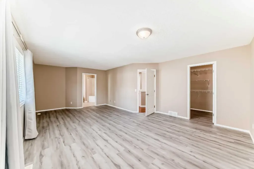10 Hidden Creek Heights NW Calgary AB T3A 6K8