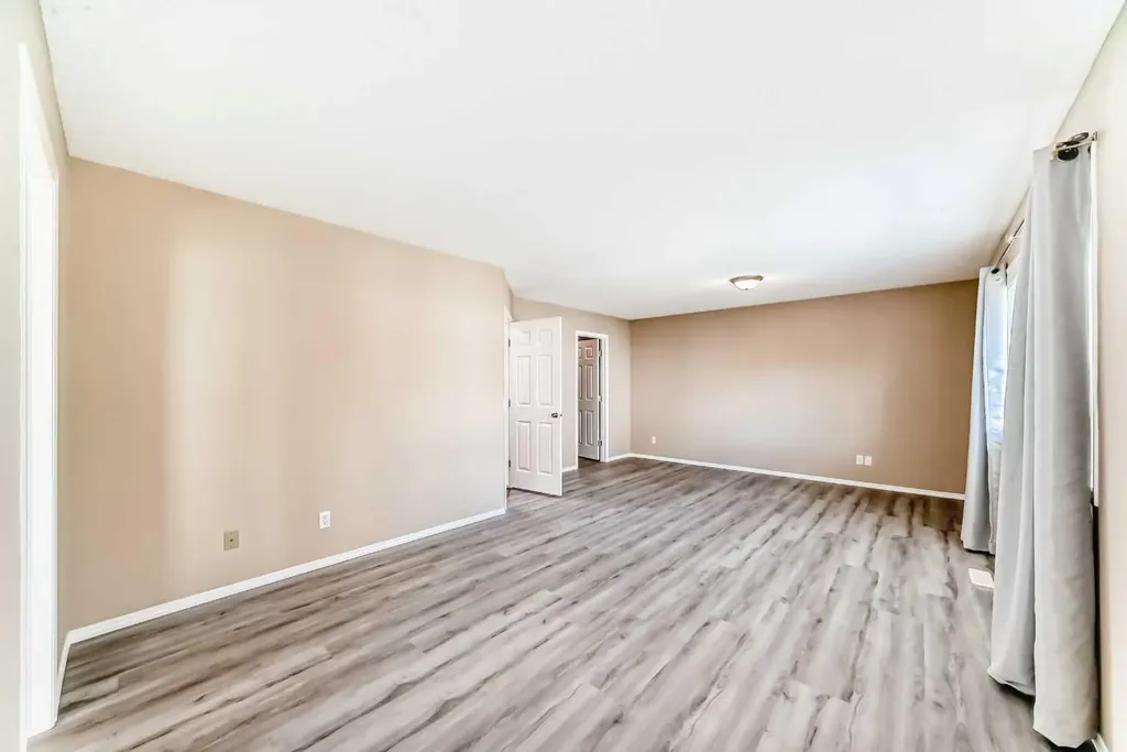 10 Hidden Creek Heights NW Calgary AB T3A 6K8