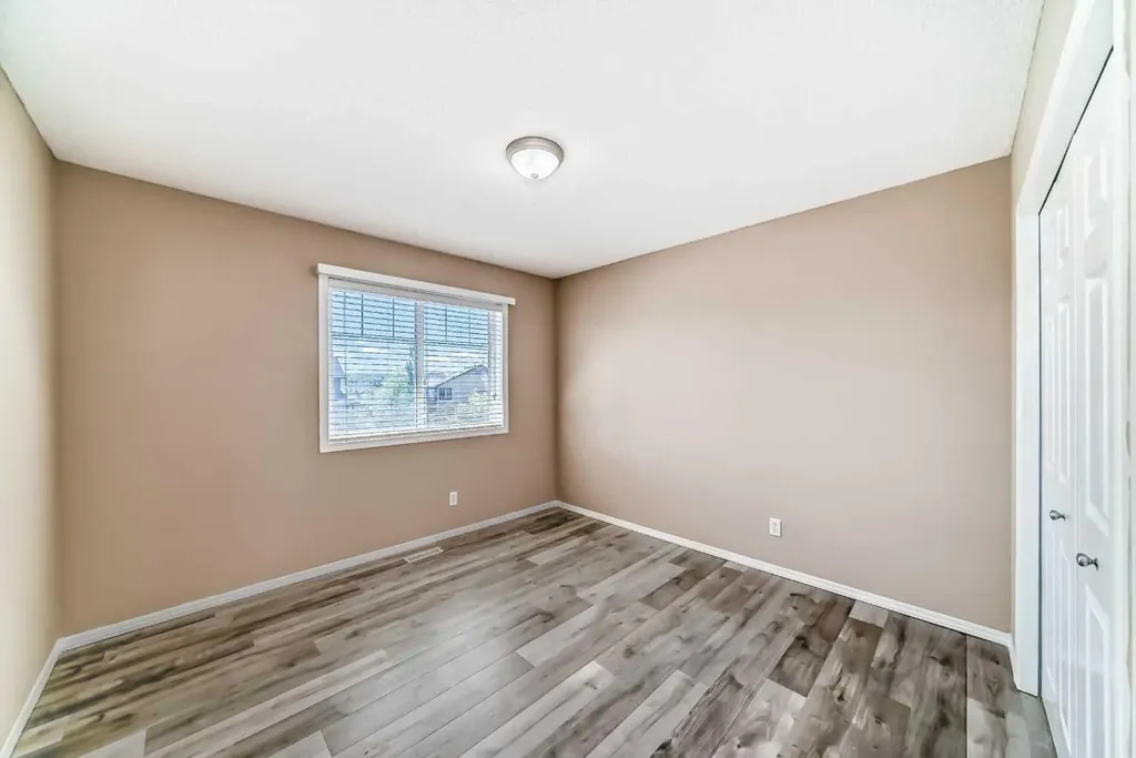 10 Hidden Creek Heights NW Calgary AB T3A 6K8