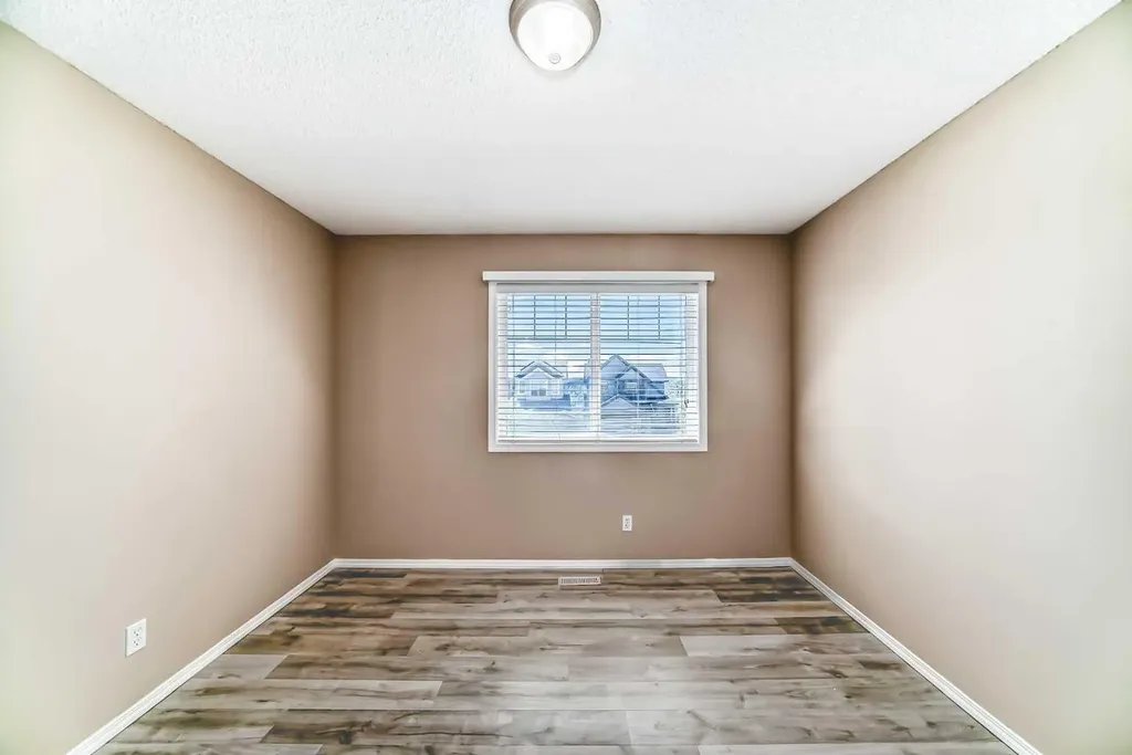 10 Hidden Creek Heights NW Calgary AB T3A 6K8