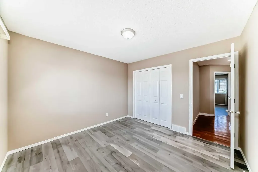 10 Hidden Creek Heights NW Calgary AB T3A 6K8