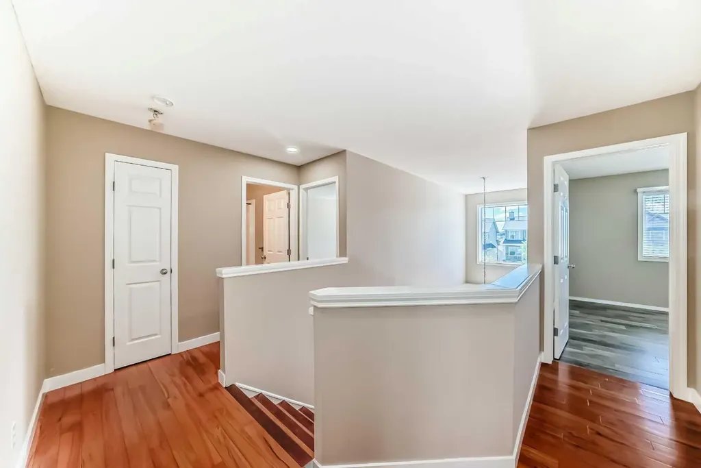 10 Hidden Creek Heights NW Calgary AB T3A 6K8