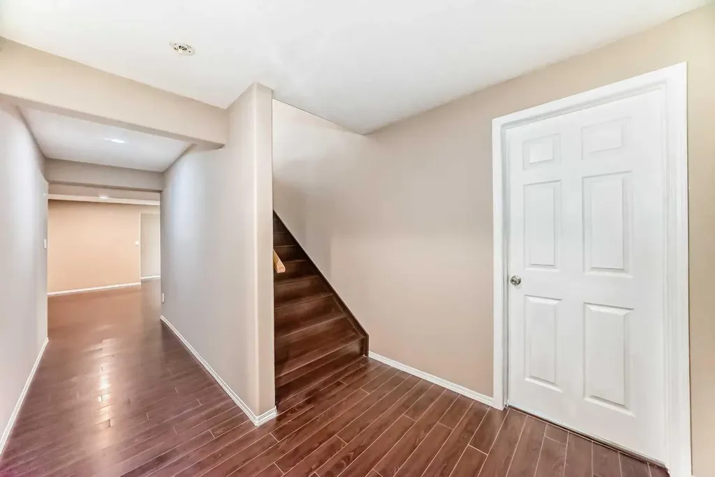 10 Hidden Creek Heights NW Calgary AB T3A 6K8