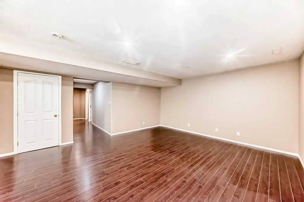 10 Hidden Creek Heights NW Calgary AB T3A 6K8