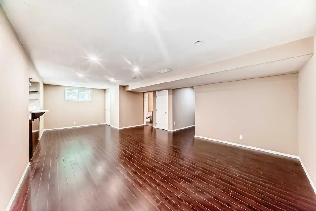 10 Hidden Creek Heights NW Calgary AB T3A 6K8