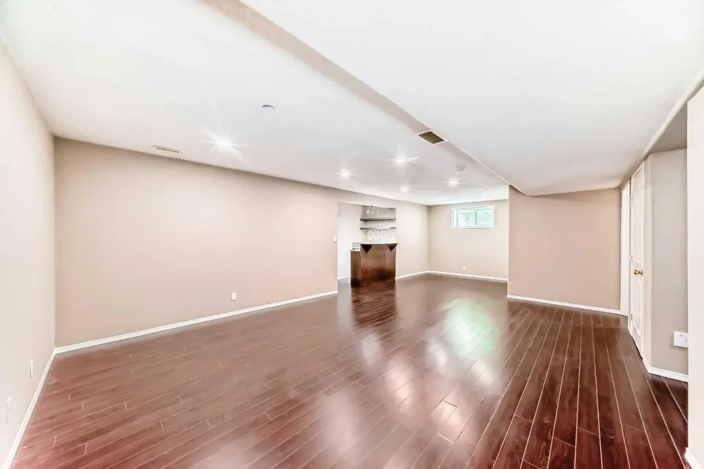 10 Hidden Creek Heights NW Calgary AB T3A 6K8