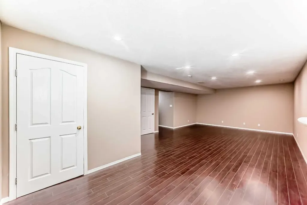 10 Hidden Creek Heights NW Calgary AB T3A 6K8