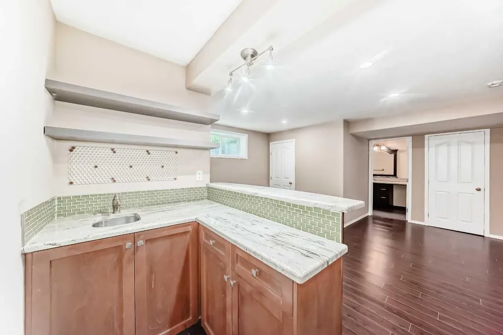 10 Hidden Creek Heights NW Calgary AB T3A 6K8