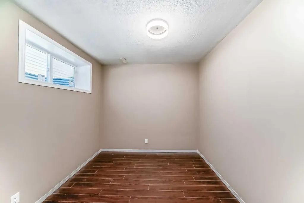 10 Hidden Creek Heights NW Calgary AB T3A 6K8