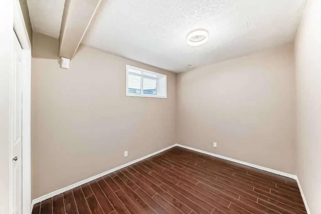 10 Hidden Creek Heights NW Calgary AB T3A 6K8