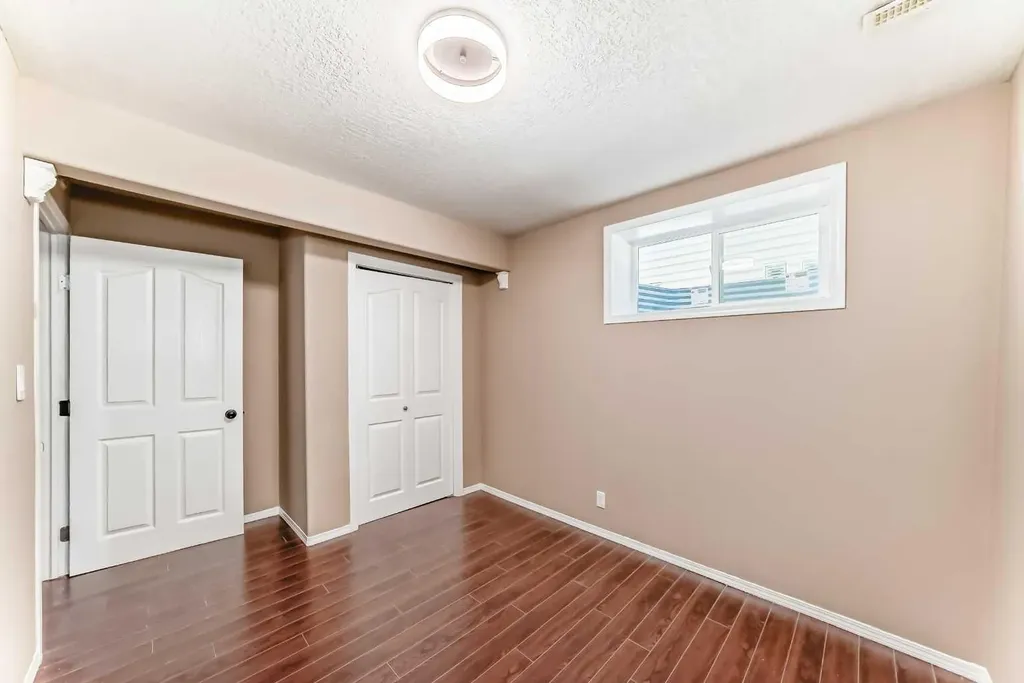 10 Hidden Creek Heights NW Calgary AB T3A 6K8