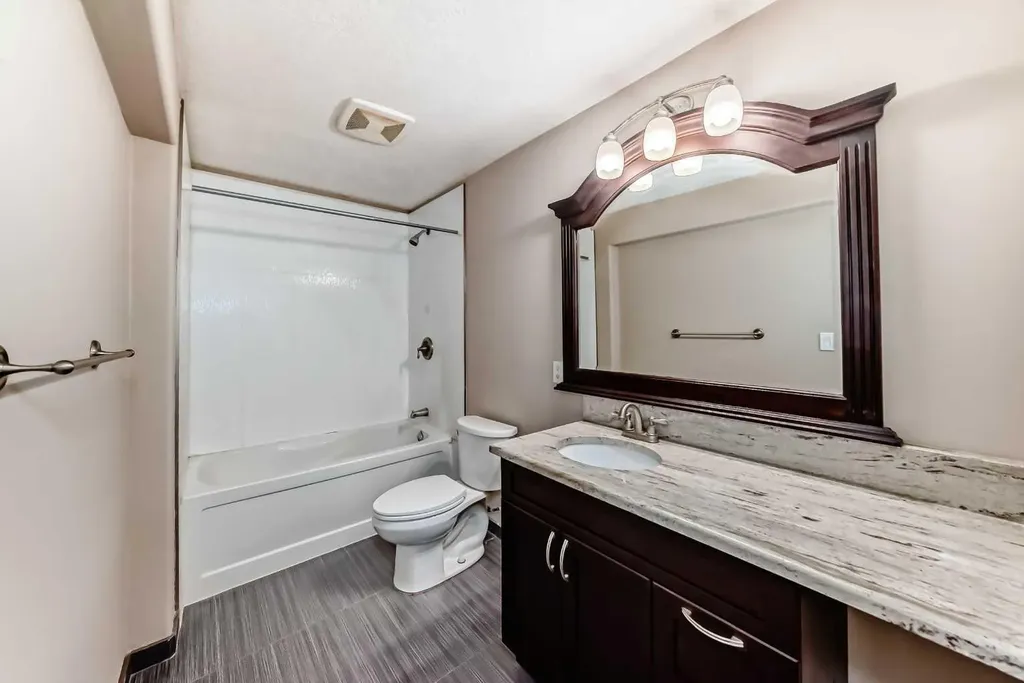 10 Hidden Creek Heights NW Calgary AB T3A 6K8