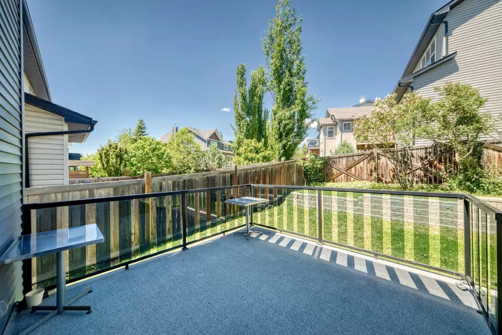 10 Hidden Creek Heights NW Calgary AB T3A 6K8