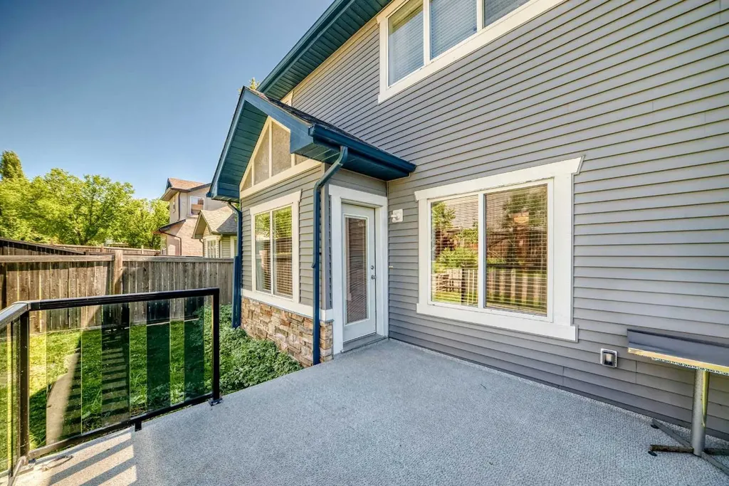 10 Hidden Creek Heights NW Calgary AB T3A 6K8