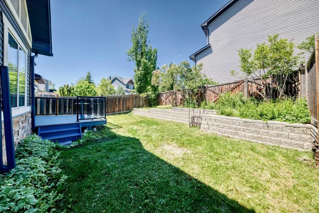 10 Hidden Creek Heights NW Calgary AB T3A 6K8