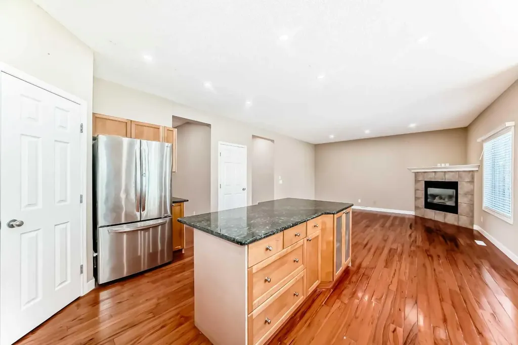 10 Hidden Creek Heights NW Calgary AB T3A 6K8