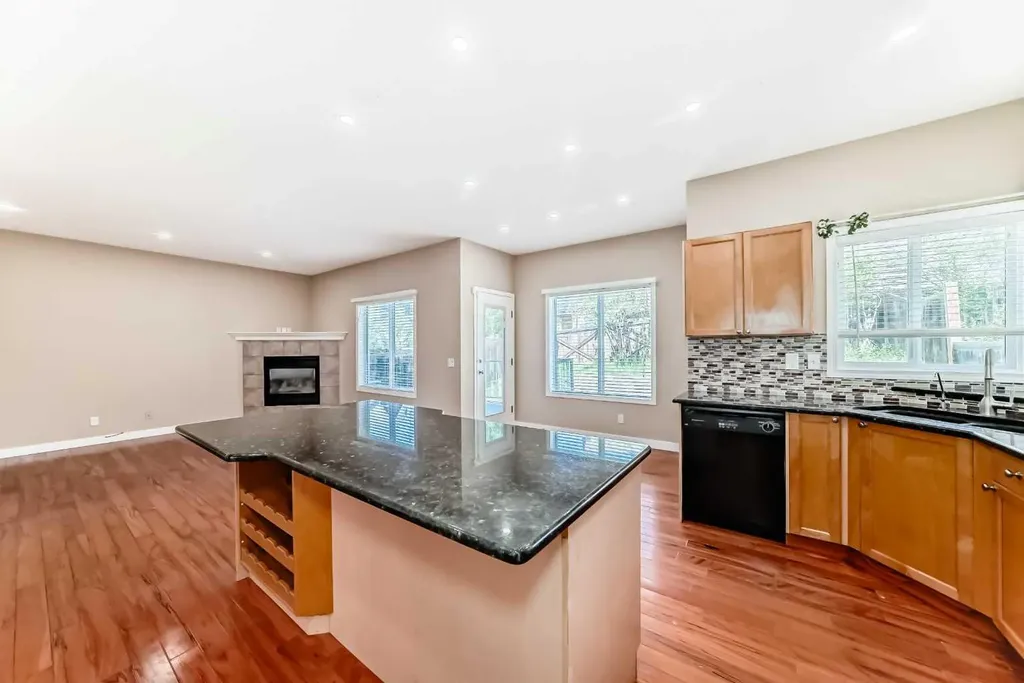 10 Hidden Creek Heights NW Calgary AB T3A 6K8