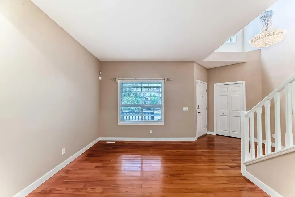 10 Hidden Creek Heights NW Calgary AB T3A 6K8