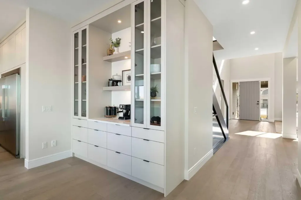 232 West Chestermere Drive Chestermere AB T1X 1B2