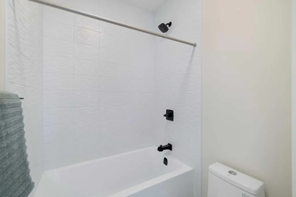 232 West Chestermere Drive Chestermere AB T1X 1B2