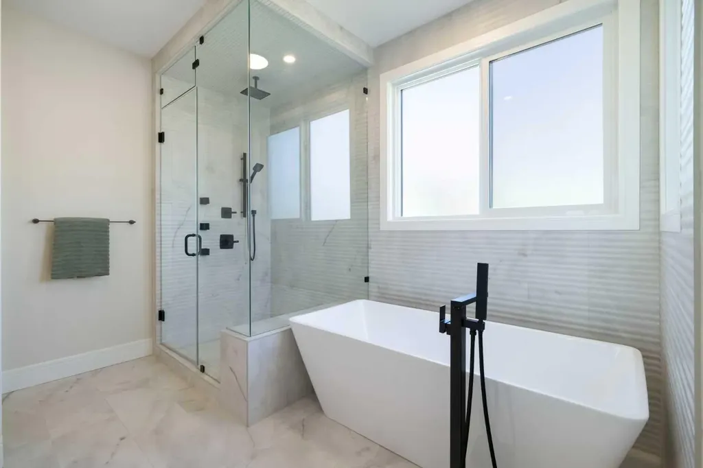 232 West Chestermere Drive Chestermere AB T1X 1B2