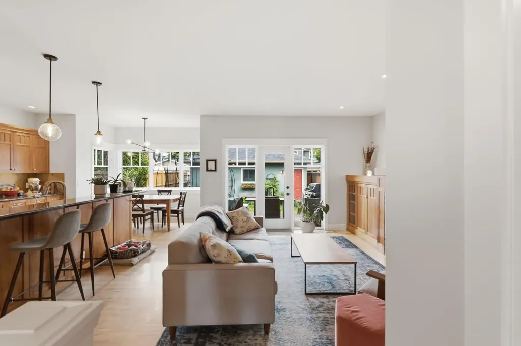 2818 6 Avenue NW Calgary AB T2N0Y3